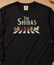 The Shibas | 横断歩道を渡る4匹の柴犬 犬 長袖Tシャツ | フロントのみプリント