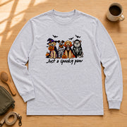 Spooky Paw Halloween Dogs ハロウィン仮装の犬たち | 長袖Tシャツ | フロントのみプリント