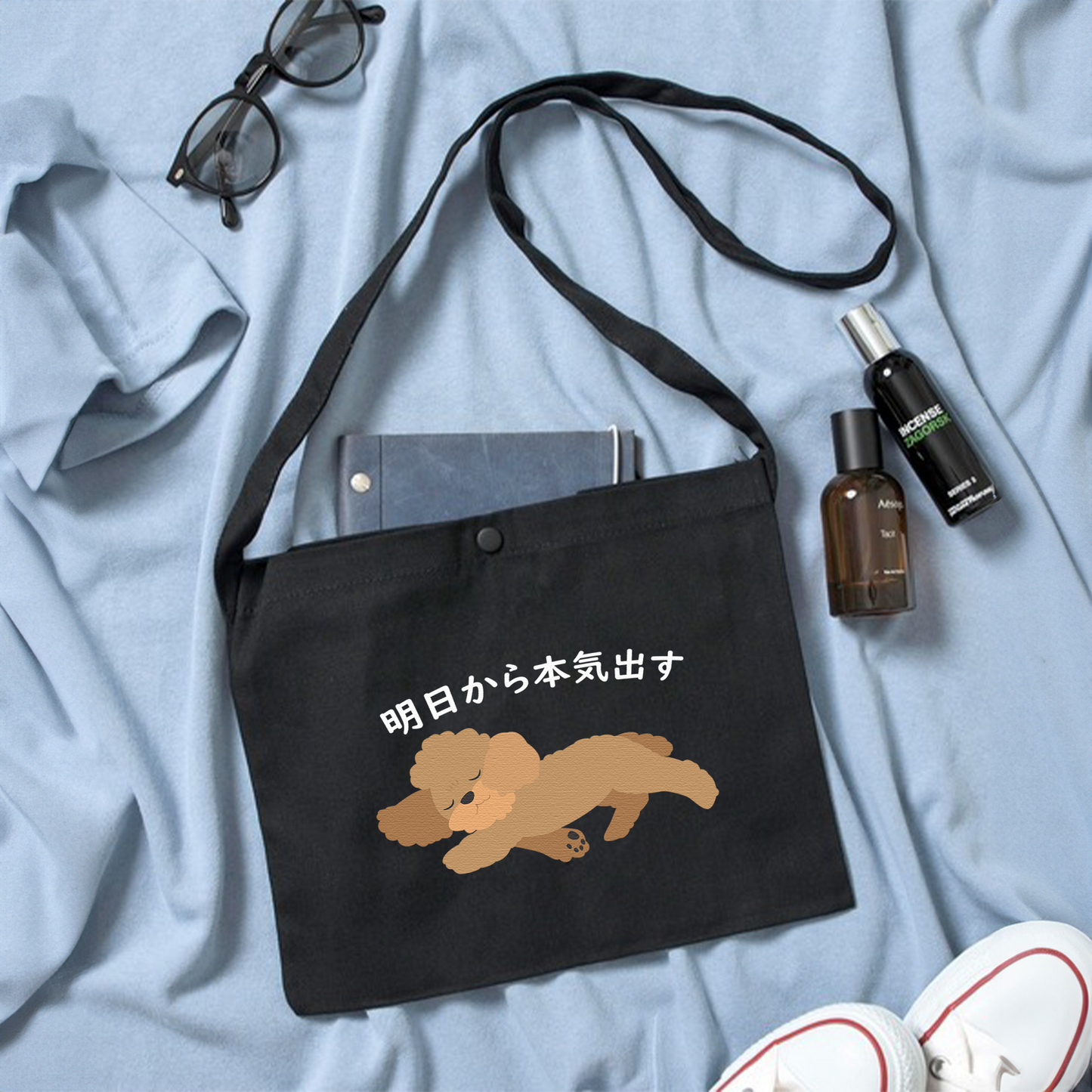 犬イラスト レギュラー キャンバス サコッシュ プードル犬 明日から本気出す