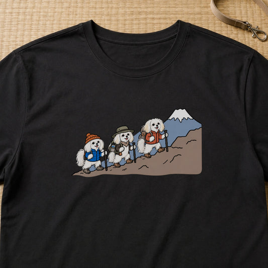 Maltese hiking club マルチーズ 犬好き 登山 富士山Tシャツ|フロントプリント