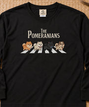 The Pomeranians | 横断歩道を渡る4匹のポメラニアン 犬 長袖Tシャツ | フロントのみプリント