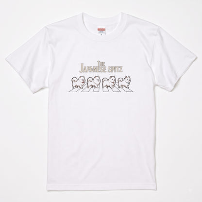 THE JAPANESE SPITZ | 横断歩道 ゆるかわ 白犬4匹 パロディ Tシャツ【犬好き・愛犬家・スピッツグッズ・イベント・プレゼントに最適】