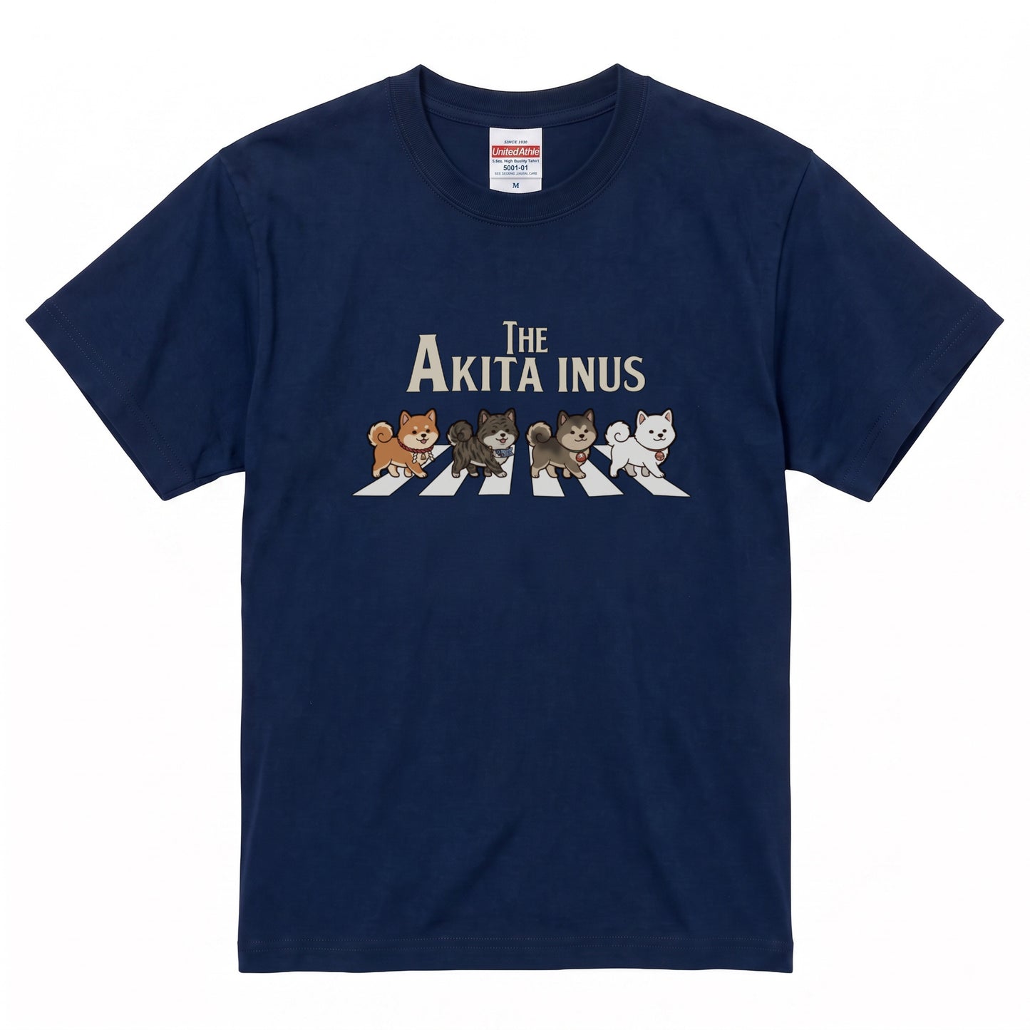 THE AKITA INUS | 横断歩道 ゆるかわ 秋田犬4匹（赤・虎・白） パロディ Tシャツ【犬好き・愛犬家・イベント・プレゼントに最適】