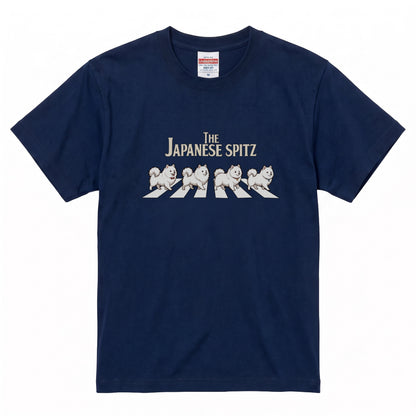 THE JAPANESE SPITZ | 横断歩道 ゆるかわ 白犬4匹 パロディ Tシャツ【犬好き・愛犬家・スピッツグッズ・イベント・プレゼントに最適】