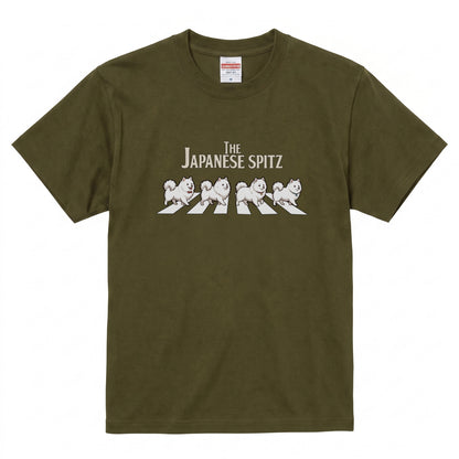 THE JAPANESE SPITZ | 横断歩道 ゆるかわ 白犬4匹 パロディ Tシャツ【犬好き・愛犬家・スピッツグッズ・イベント・プレゼントに最適】