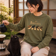 The Brussels | 横断歩道を渡る4匹のブリュッセルグリフォン 犬 長袖Tシャツ | フロントのみプリント