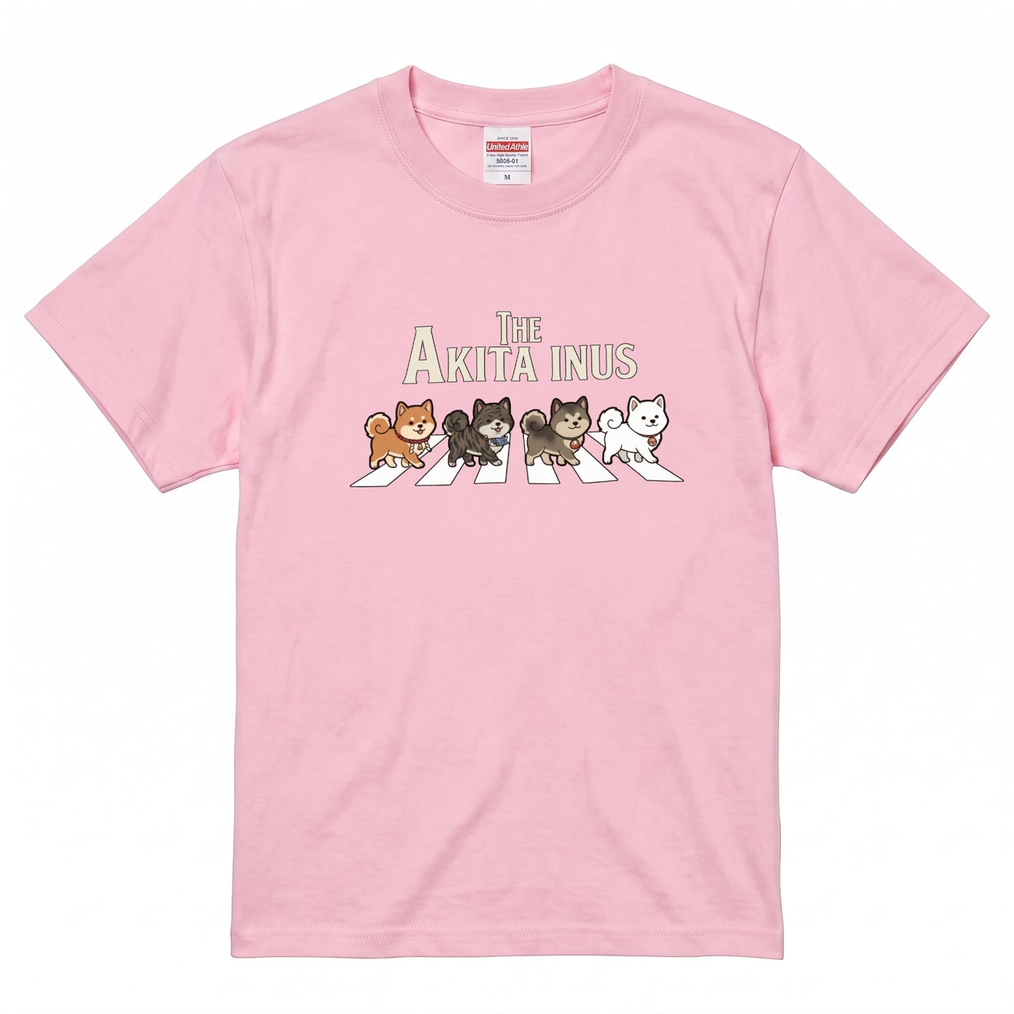 THE AKITA INUS | 横断歩道 ゆるかわ 秋田犬4匹（赤・虎・白） パロディ Tシャツ【犬好き・愛犬家・イベント・プレゼントに最適】