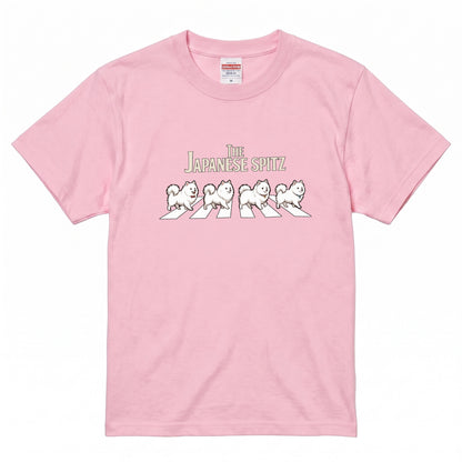 THE JAPANESE SPITZ | 横断歩道 ゆるかわ 白犬4匹 パロディ Tシャツ【犬好き・愛犬家・スピッツグッズ・イベント・プレゼントに最適】