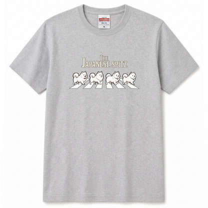 THE JAPANESE SPITZ | 横断歩道 ゆるかわ 白犬4匹 パロディ Tシャツ【犬好き・愛犬家・スピッツグッズ・イベント・プレゼントに最適】