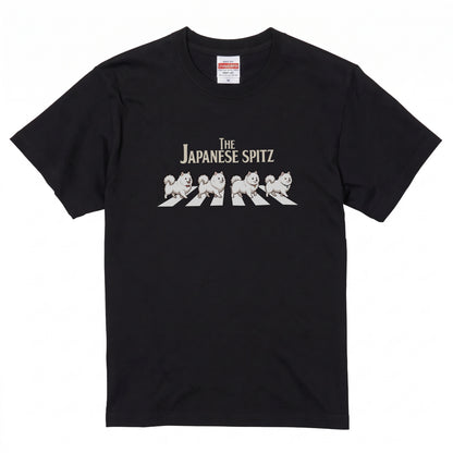 THE JAPANESE SPITZ | 横断歩道 ゆるかわ 白犬4匹 パロディ Tシャツ【犬好き・愛犬家・スピッツグッズ・イベント・プレゼントに最適】