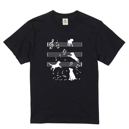 音符と踊る犬 犬Tシャツ | 音楽好き・犬好きに人気