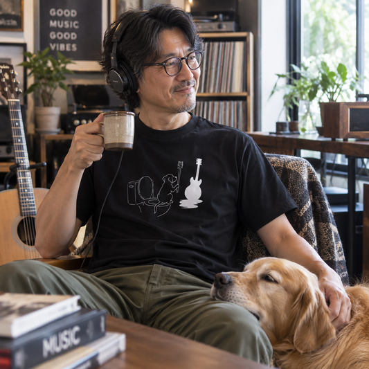 犬 トイレブラシ ギター 影 Tシャツ ｜ 犬好き・音楽好き・おもしろに人気
