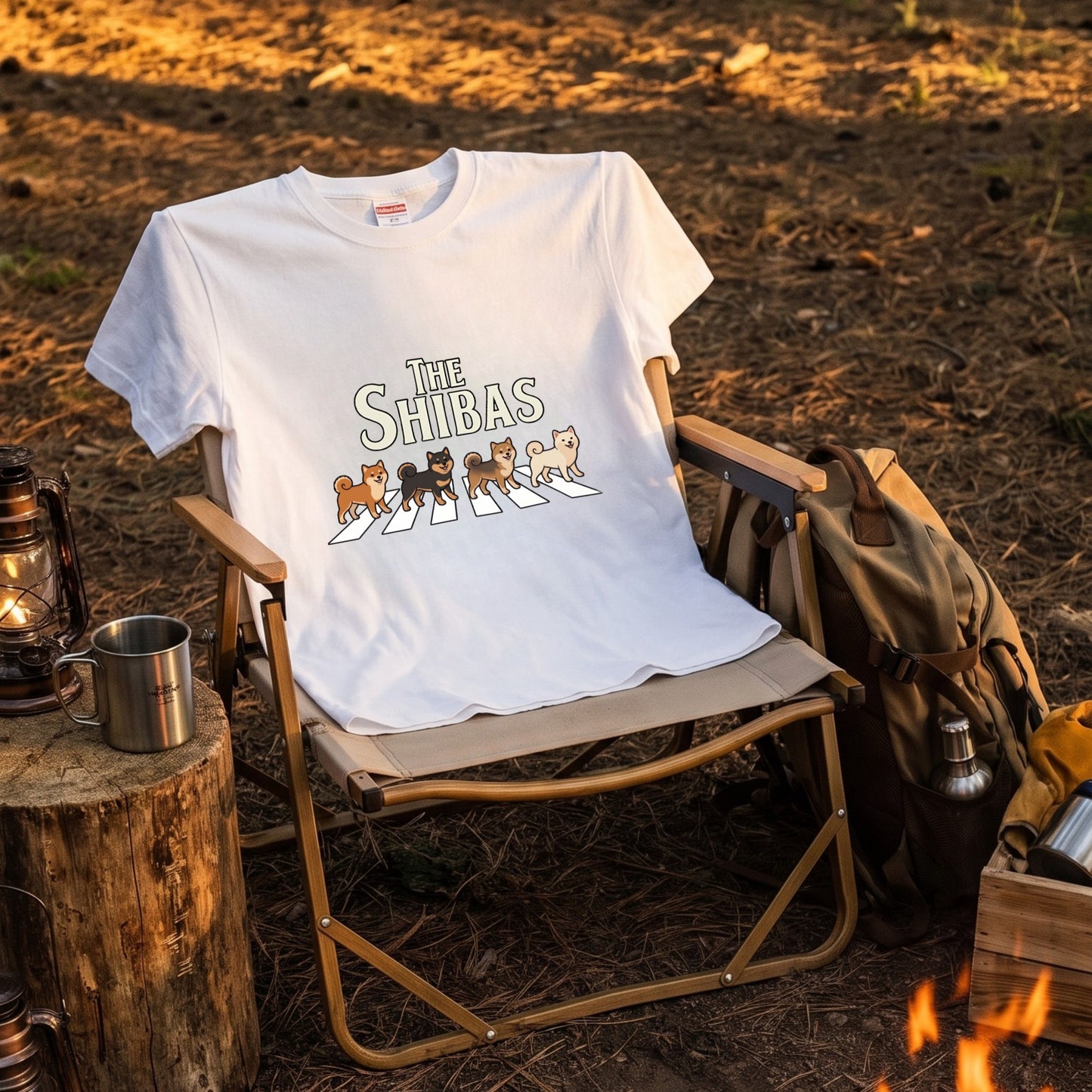 THE SHIBAS | 柴犬 横断歩道 ゆるかわパロディTシャツ【犬好き・愛犬家・ギフトに最適】