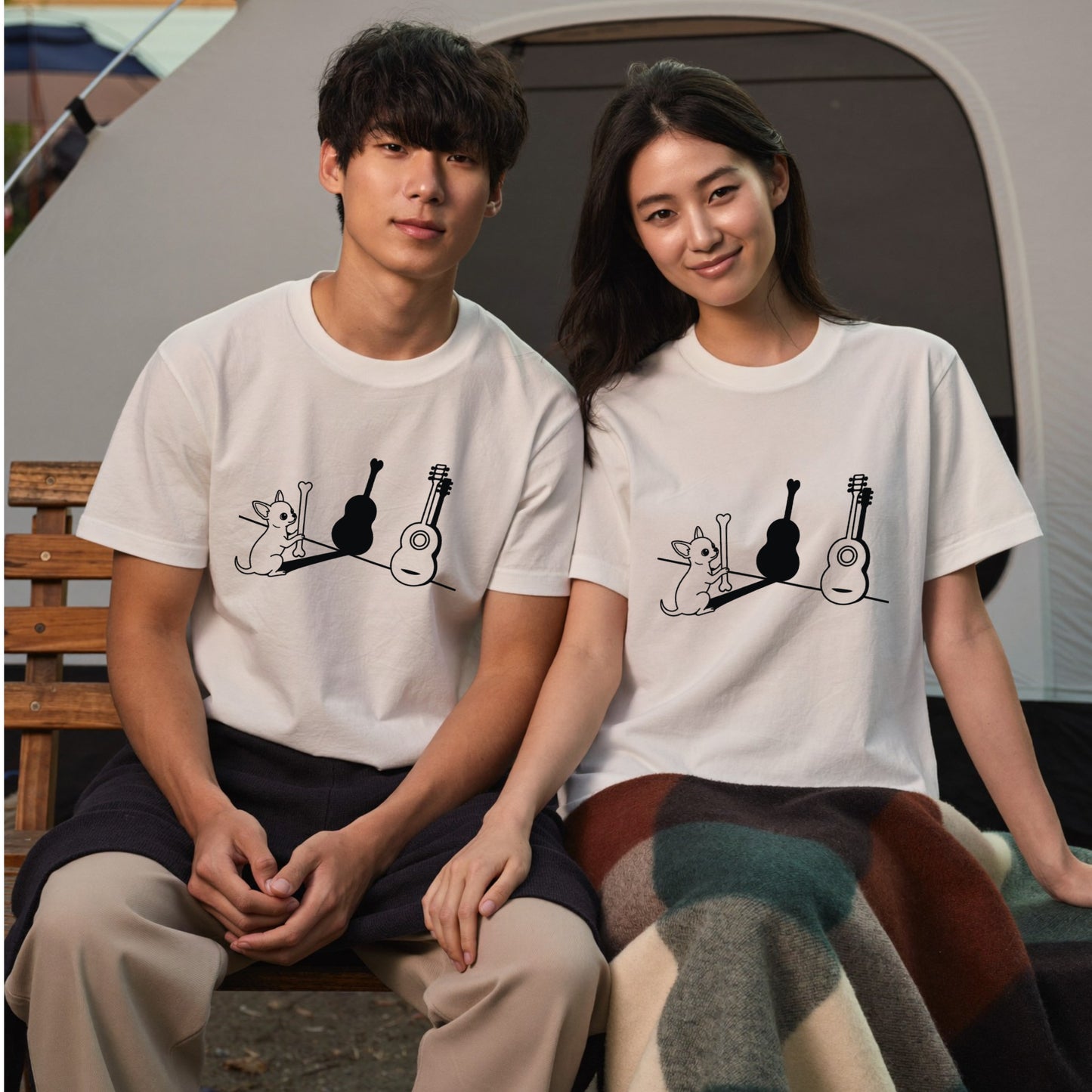 チワワとギター影アート 白Tシャツ | 音楽好きに人気 | InuJoy