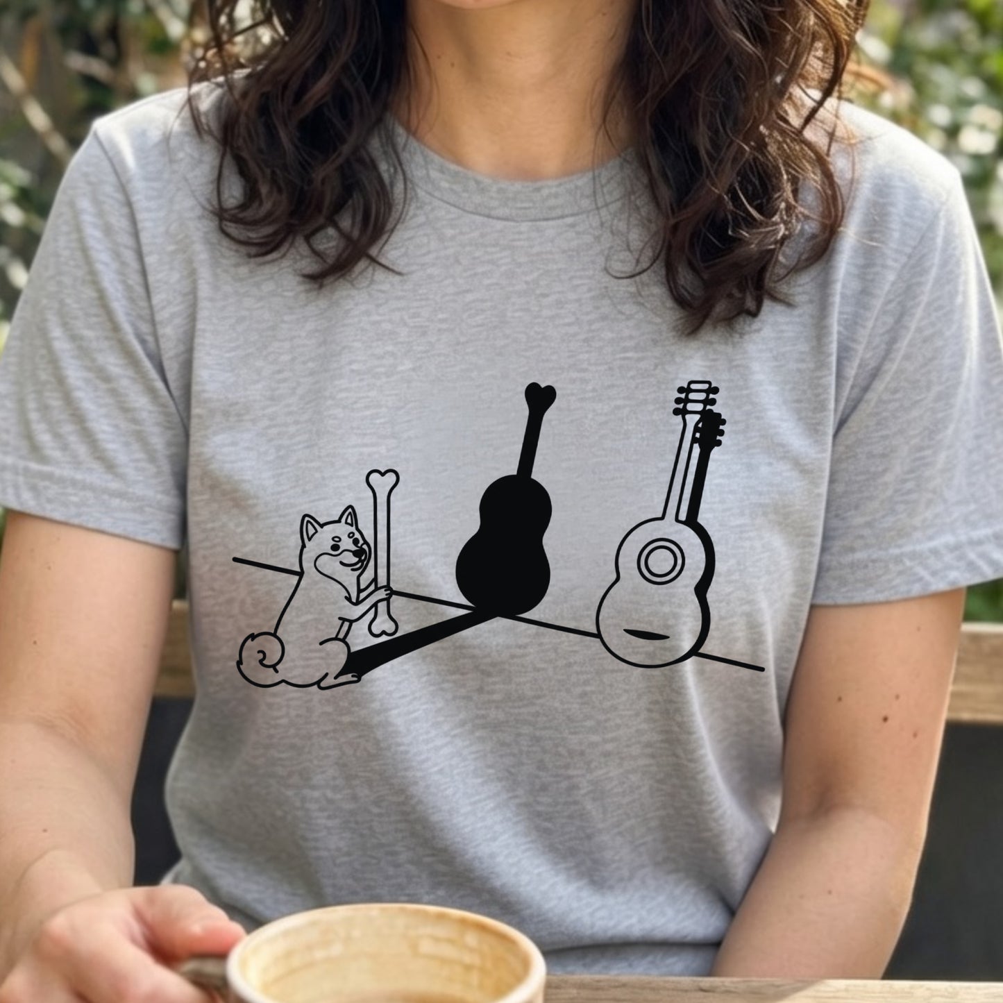 柴犬とギター影アート 白Tシャツ ｜音楽好きに人気｜InuJoy