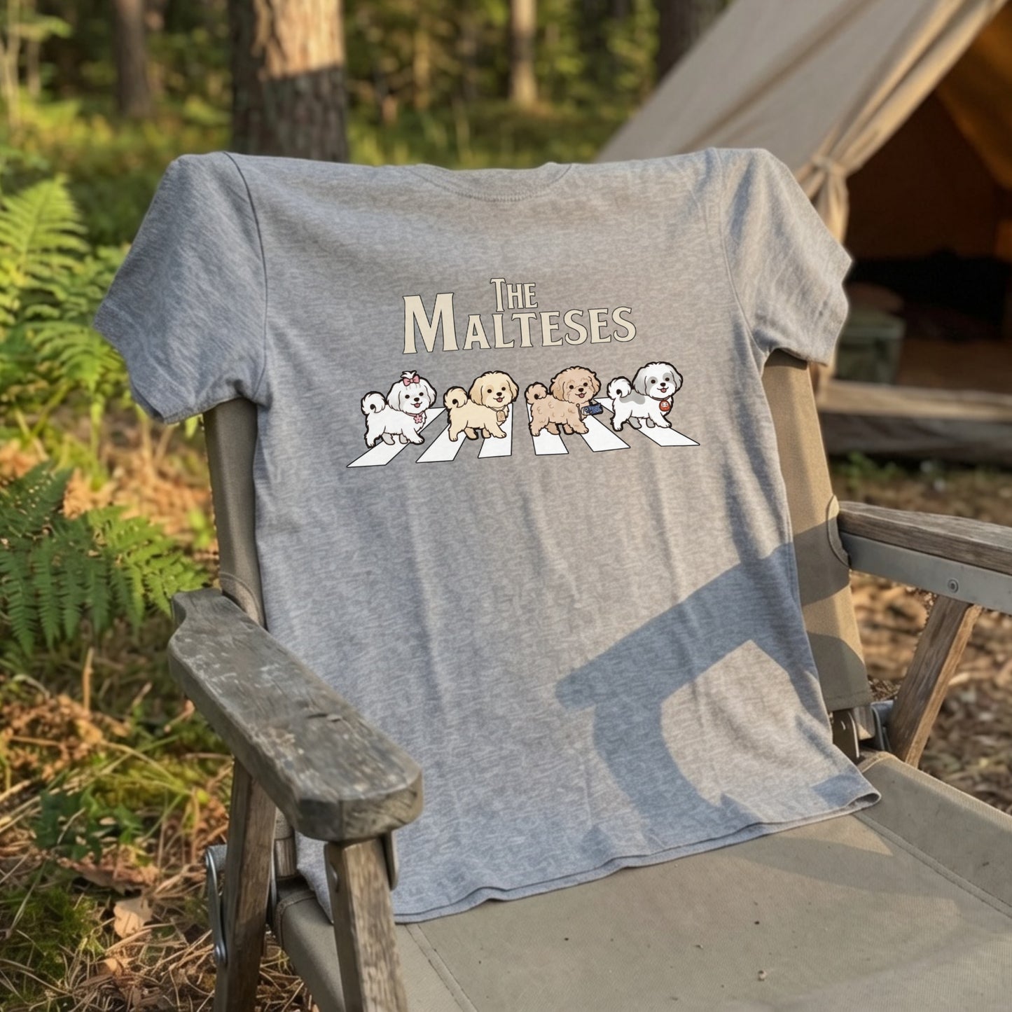 THE MALTESES | 横断歩道 ゆるかわ マルチーズ4匹 パロディ Tシャツ【犬好き・愛犬家・イベント・プレゼントに最適】