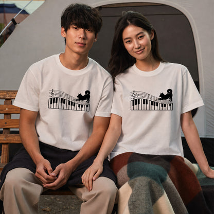 ピアノ鍵盤と音符犬 犬Tシャツ | ピアノ好き・音楽好きに人気