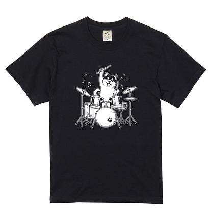 ドラムを叩く柴犬 柴犬Tシャツ | 音楽好き・犬好きに人気