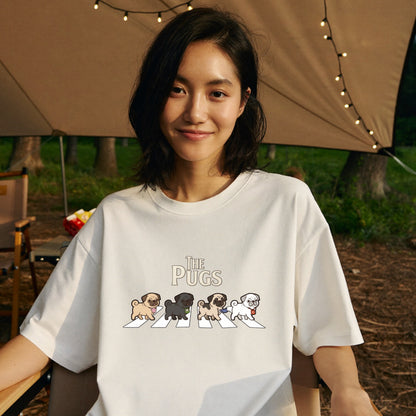 THE PUGS | 横断歩道 ゆるかわ パロディ Tシャツ【犬好き・愛犬家・パググッズ・イベント・プレゼントに最適】