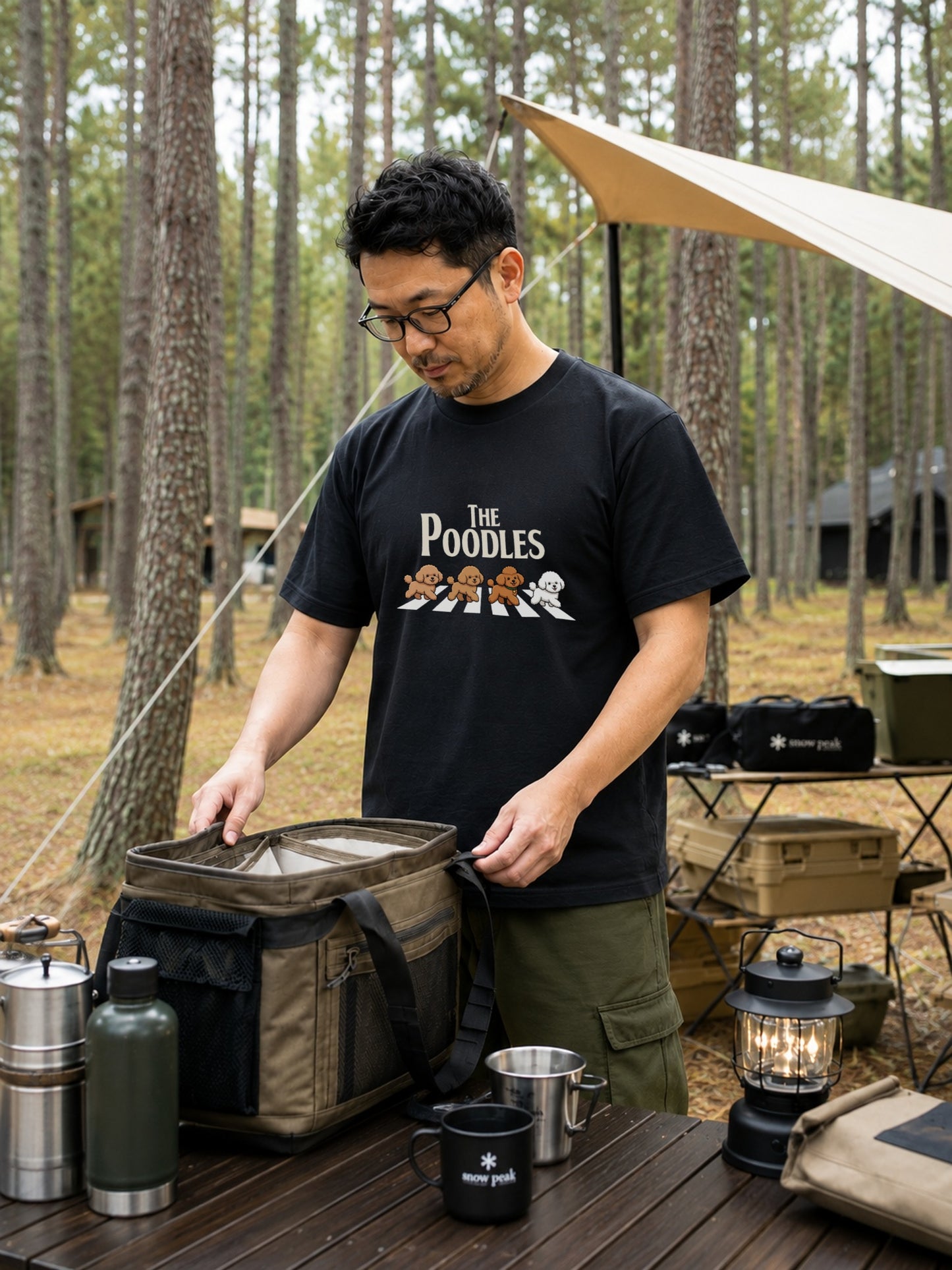 THE POODLES | プードル 横断歩道 ゆるかわパロディTシャツ【犬好き・犬服お揃い・ギフトに最適】