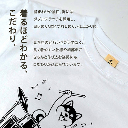 ドラムを叩く柴犬 柴犬Tシャツ | 音楽好き・犬好きに人気