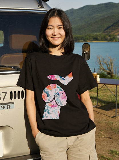 FLOWER DOG ART | おしゃれ 犬 イラスト ボタニカル柄 Tシャツ【愛犬家・アウトドア・イベント・ギフトに最適】