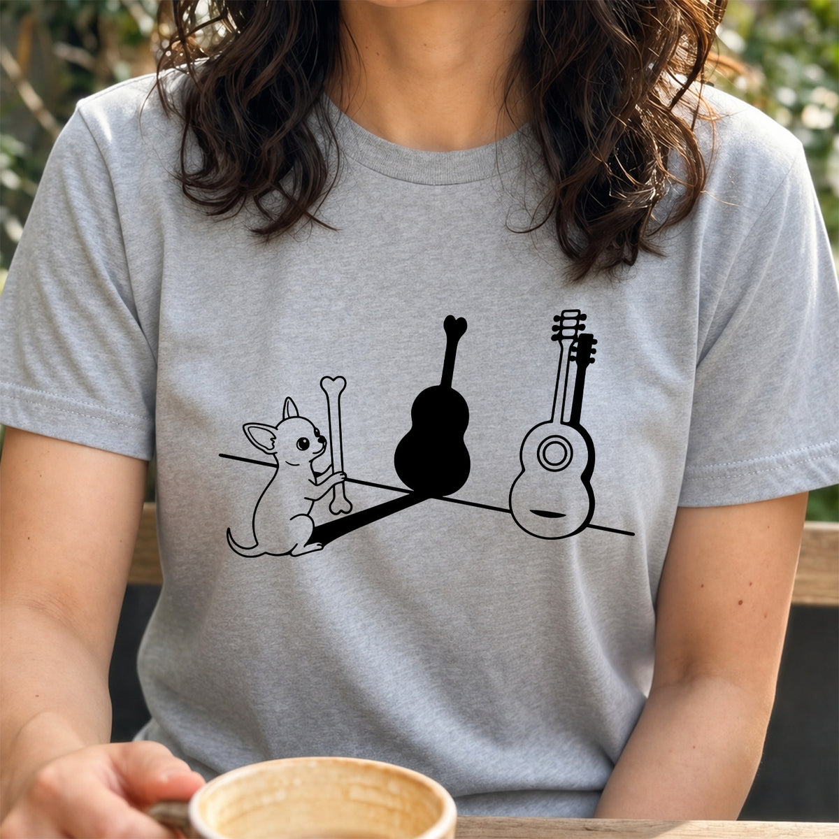 チワワとギター影アート 白Tシャツ | 音楽好きに人気 | InuJoy