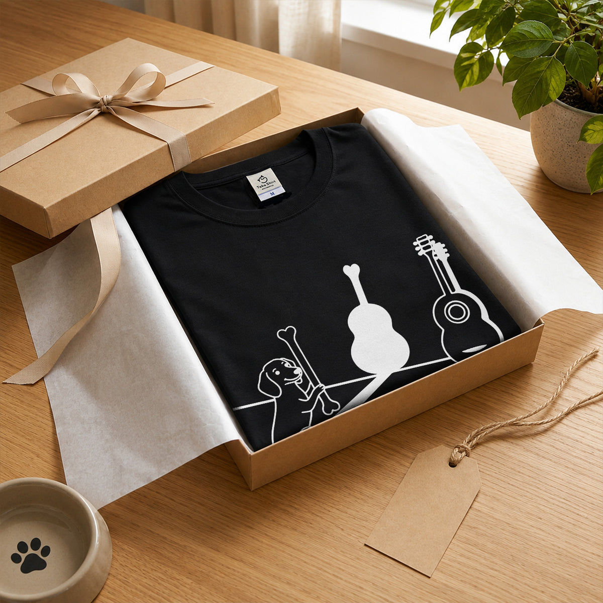 ダックスフンドとギター影アート 白Tシャツ | InuJoy