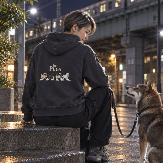 ブラックのパグ バックプリント 着用イメージ
