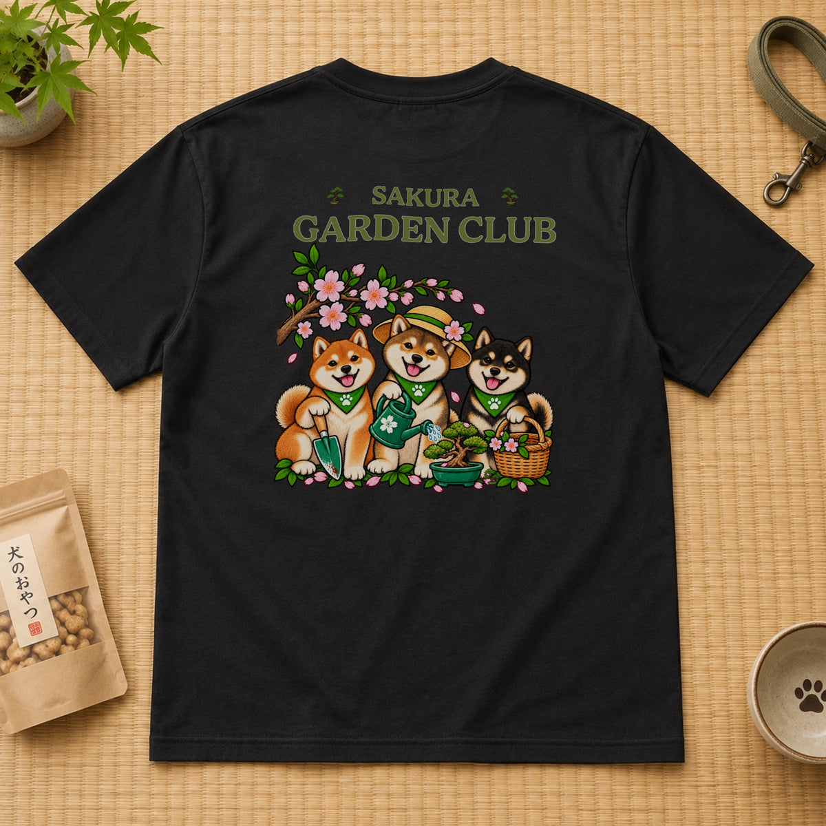 Sakura Garden Club Shiba Inu 柴犬 桜 盆栽 春ガーデニング Tシャツ｜バックプリント