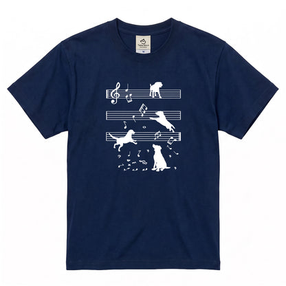 音符と踊る犬 犬Tシャツ | 音楽好き・犬好きに人気