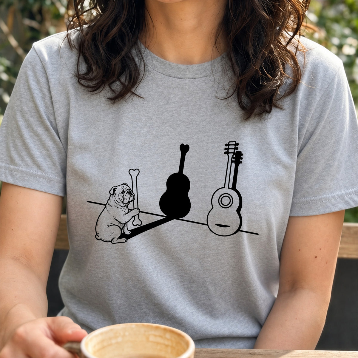 ブルドッグとギター影アート 白Tシャツ｜音楽好きに人気｜InuJoy