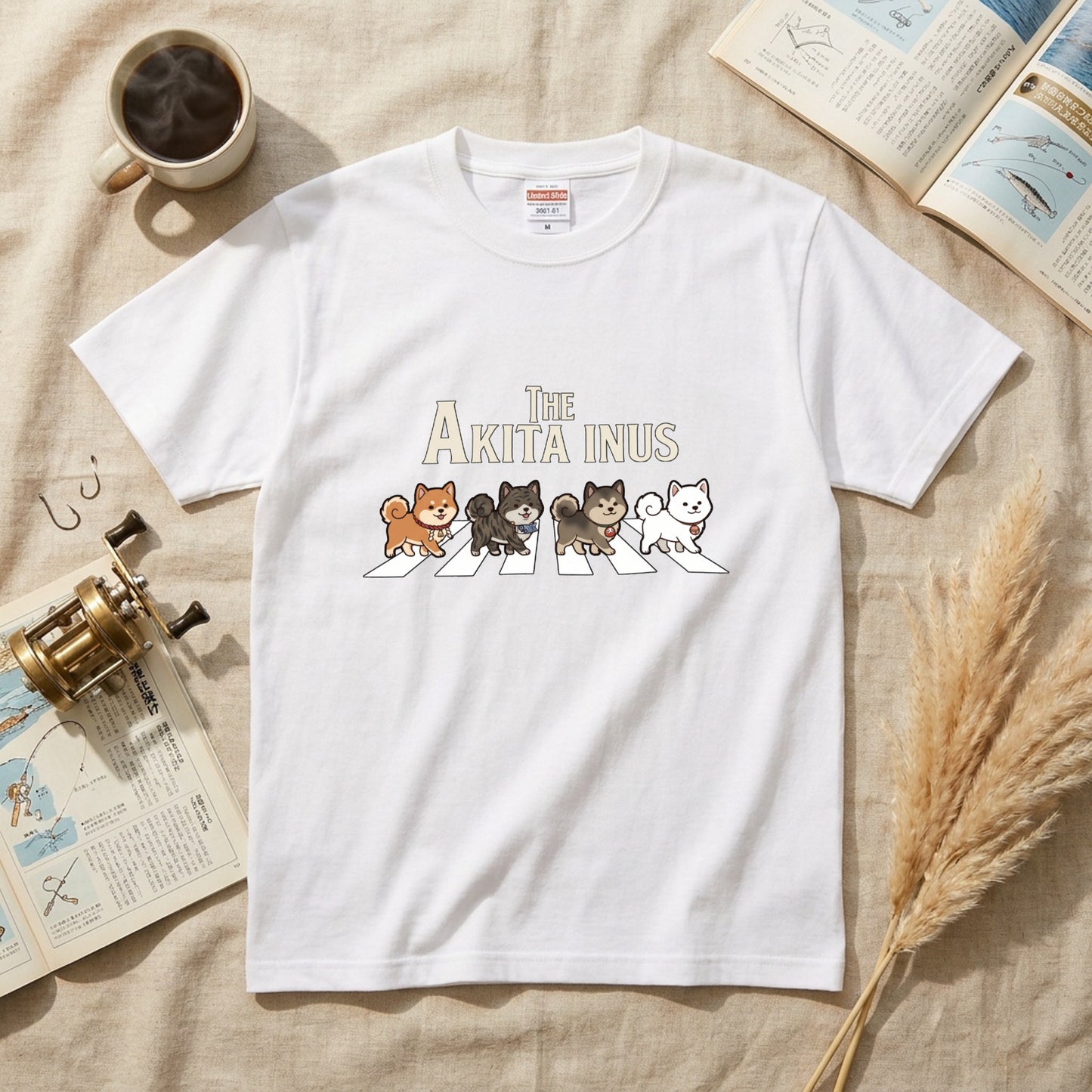 THE AKITA INUS | 横断歩道 ゆるかわ 秋田犬4匹（赤・虎・白） パロディ Tシャツ【犬好き・愛犬家・イベント・プレゼントに最適】