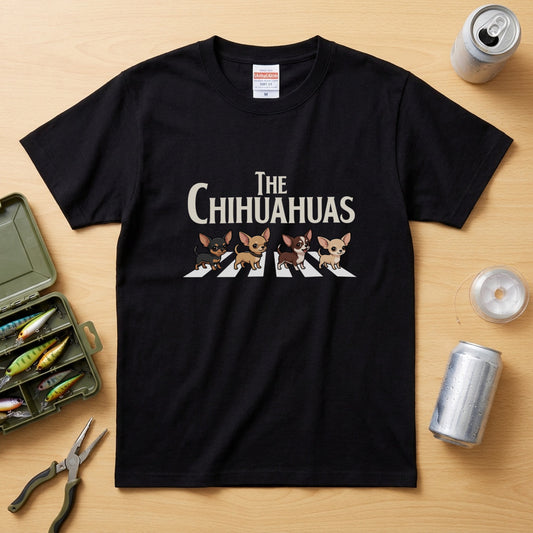 THE CHIHUAHUAS | チワワ 横断歩道 ゆるかわパロディTシャツ【犬好き・愛犬家・ギフトに最適】