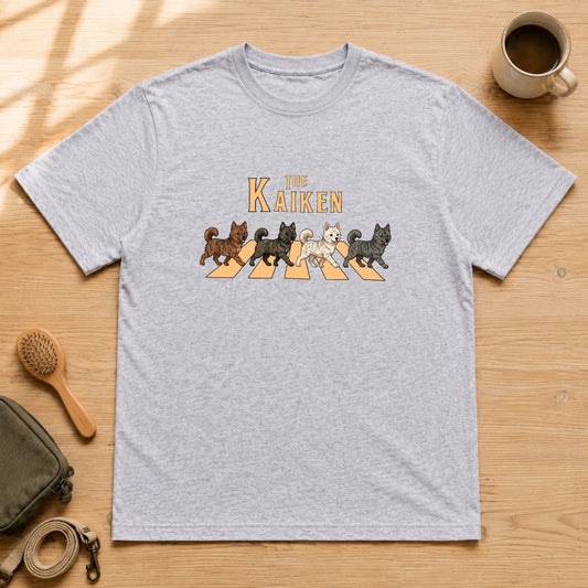 THE KAIKEN | 甲斐犬 横断歩道 お散歩 面白Tシャツ【日本犬・ギフトに最適】