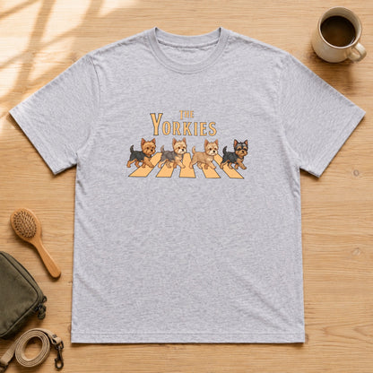 THE YORKIES | ヨークシャーテリア 横断歩道 お散歩 面白Tシャツ【犬好き・ギフトに最適】