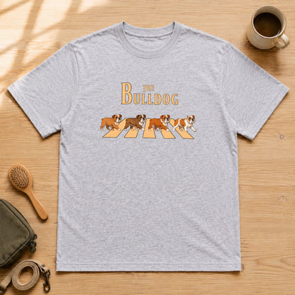 THE BULLDOG | ブルドッグ 横断歩道 お散歩 面白Tシャツ【犬好き・ギフトに最適】