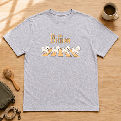 THE BICHON | ビションフリーゼ 横断歩道 お散歩 面白Tシャツ【犬好き・ギフトに最適】