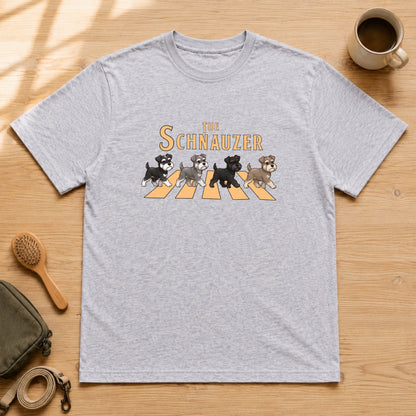THE SCHNAUZER | ミニチュアシュナウザー 横断歩道 お散歩 面白Tシャツ【犬好き・ギフトに最適】