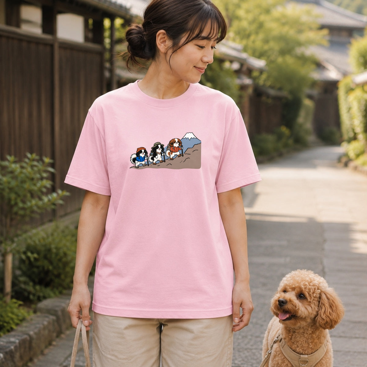 狆 キャバリア 登山 犬 ハイキング アウトドア Tシャツ ｜フロントプリント