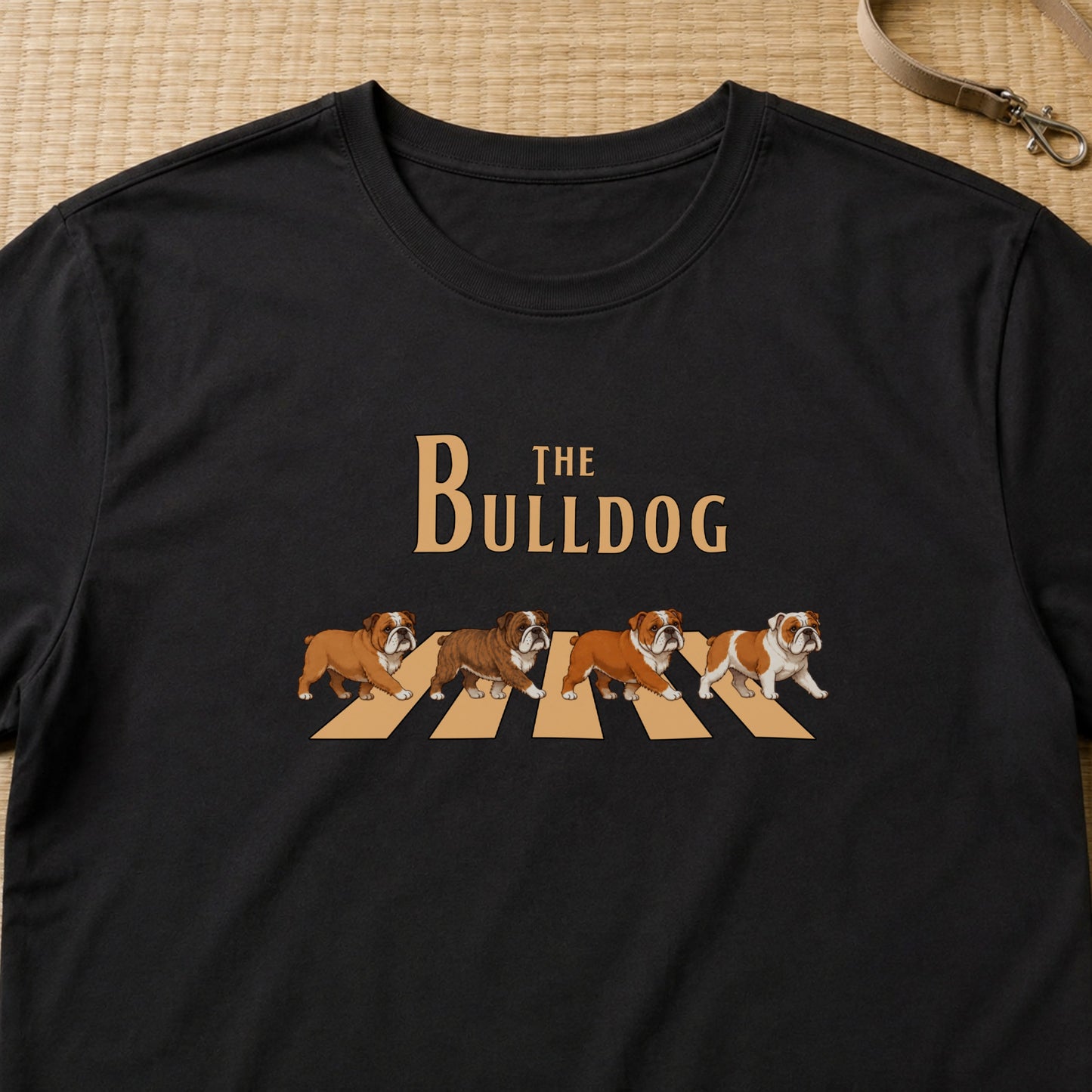 THE BULLDOG | ブルドッグ 横断歩道 お散歩 面白Tシャツ【犬好き・ギフトに最適】