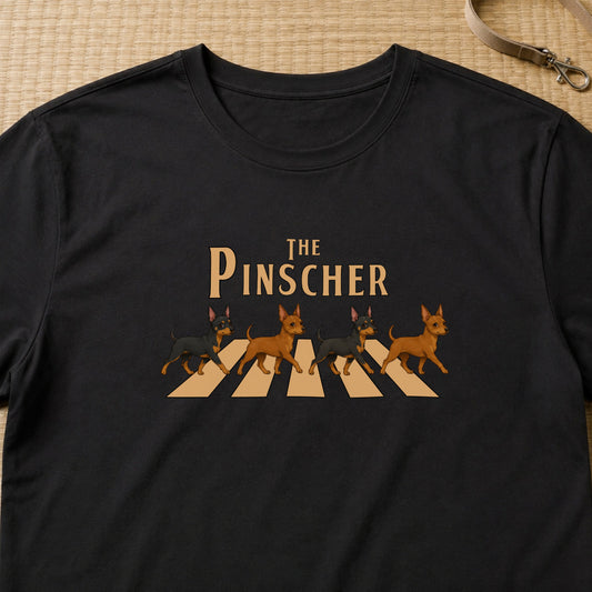 THE PINSCHER | ミニチュアピンシャー 横断歩道 お散歩 面白Tシャツ【犬好き・ギフトに最適】