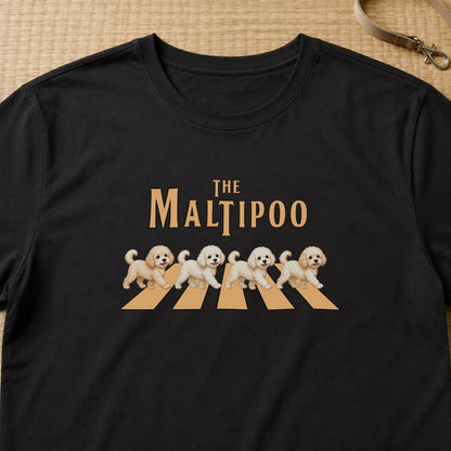 THE MALTIPOO | マルプー 横断歩道 お散歩 面白Tシャツ【犬好き・ギフトに最適】