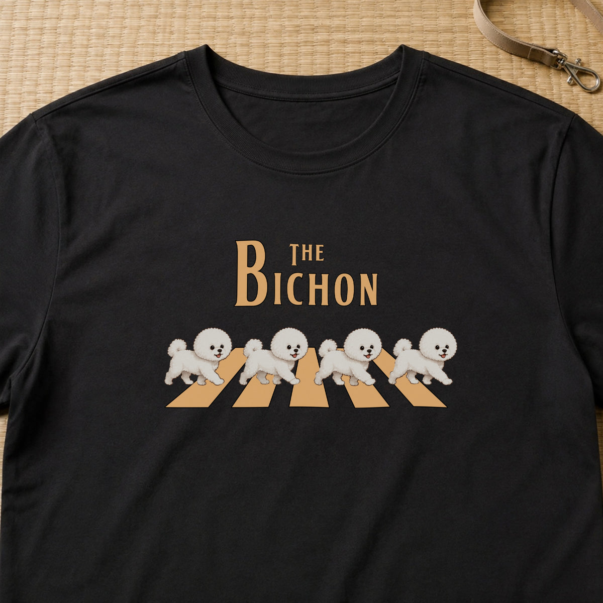 THE BICHON | ビションフリーゼ 横断歩道 お散歩 面白Tシャツ【犬好き・ギフトに最適】