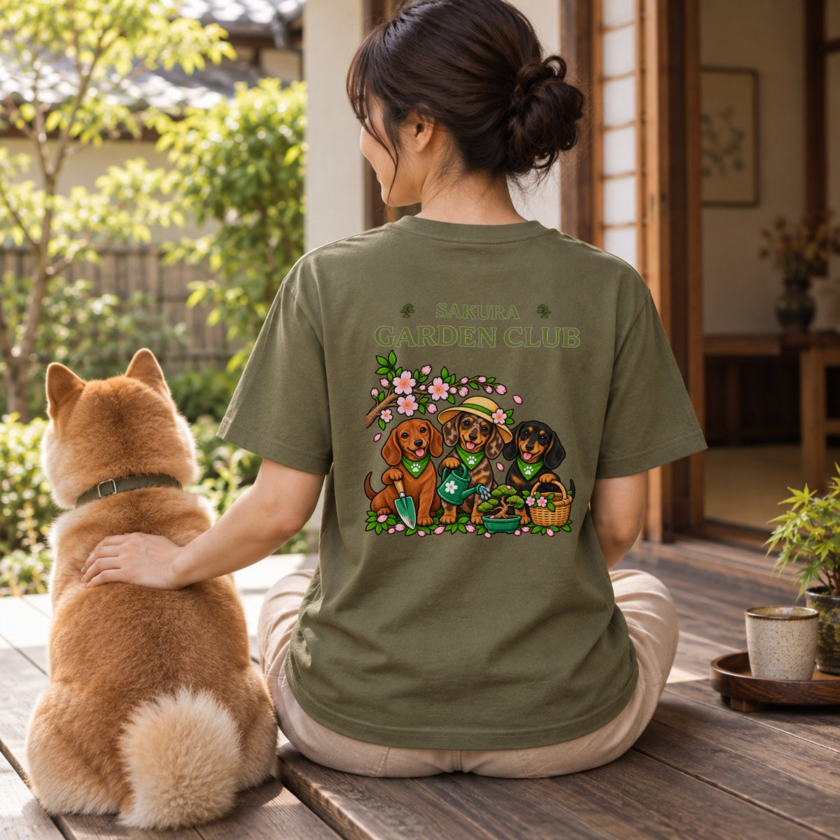 Sakura Garden Club Dachshund ダックスフンド 桜 盆栽 春ガーデニング Tシャツ｜バックプリント