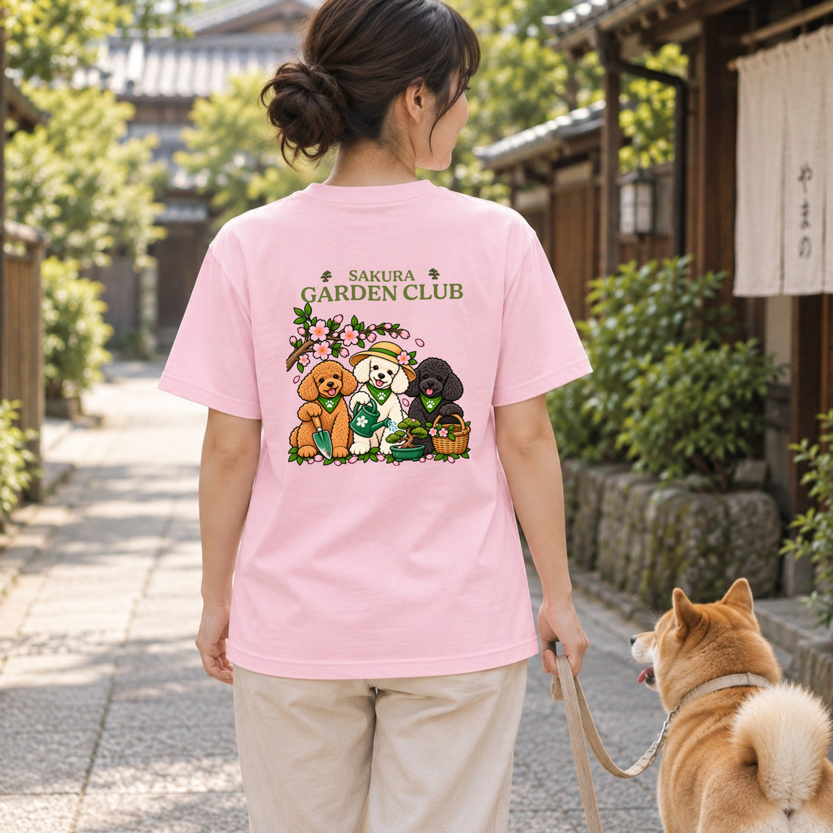 Sakura Garden Club Poodle トイプードル 桜 盆栽 春ガーデニング Tシャツ｜バックプリント