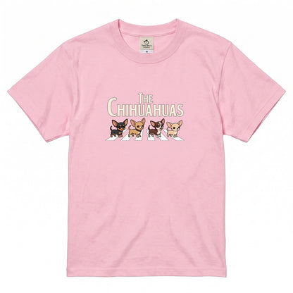 THE CHIHUAHUAS | チワワ 横断歩道 ゆるかわパロディTシャツ【犬好き・愛犬家・ギフトに最適】