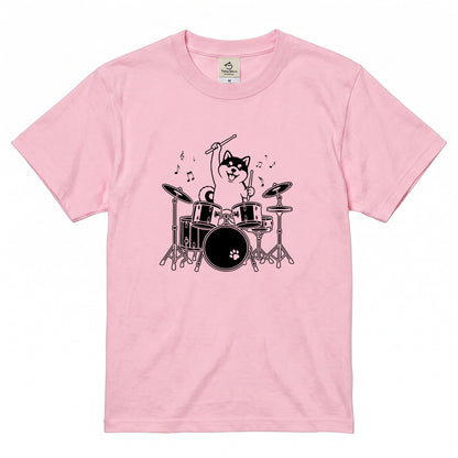 ドラムを叩く柴犬 柴犬Tシャツ | 音楽好き・犬好きに人気