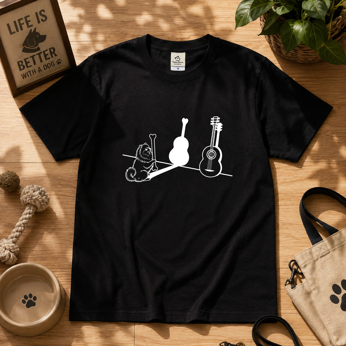 ポメラニアンとギター影アート 白Tシャツ ｜音楽好きに人気｜InuJoy