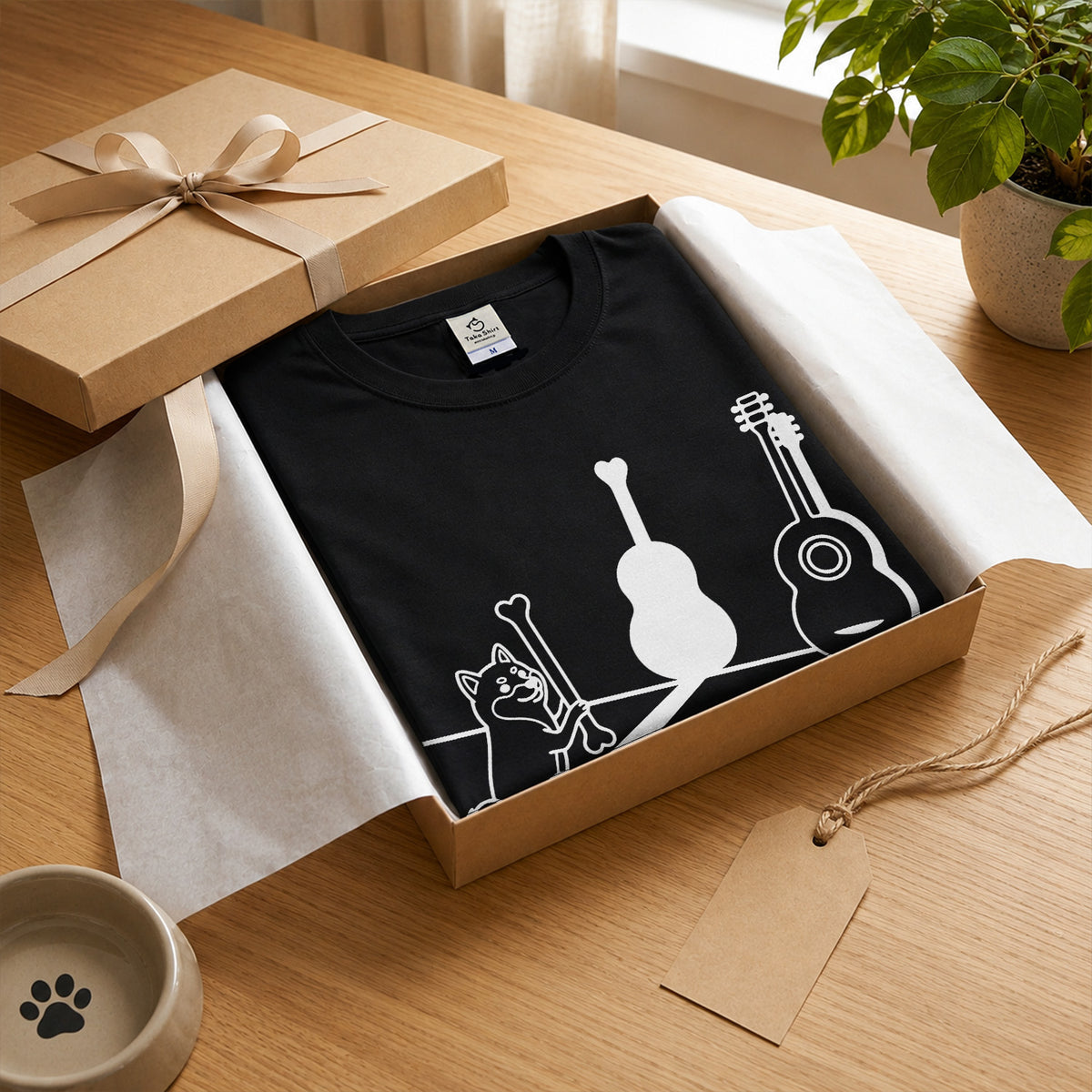 柴犬とギター影アート 白Tシャツ ｜音楽好きに人気｜InuJoy